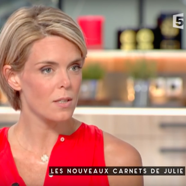 Les Nouveaux Carnets De Julie C A Vous Julie Andrieu
